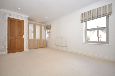 Redgrove Park, Cheltenham, Gloucestershire - Photo 4