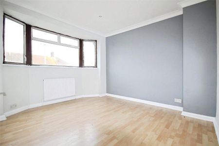 3 bedroom end of terrace house to rent - Photo 4