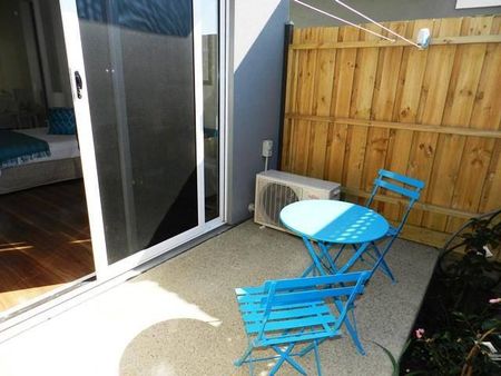 SPACIOUS STUDIO APARTMENT | ALL UTILITIES INCLUDED - WI-FI, GAS, ELECTRICITY, WATER - Photo 4