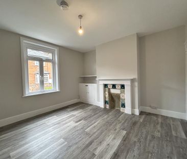 2 bedroom semi-detached house to rent - Photo 6
