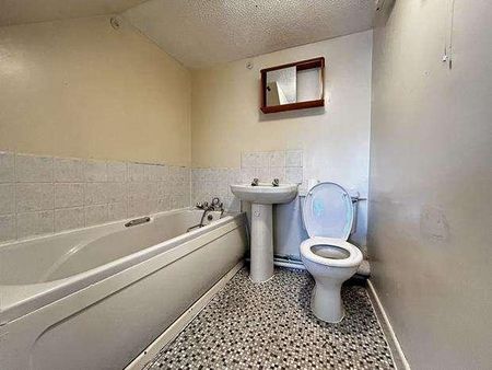 Flat, The Old Revenue Building, PL15 - Photo 3