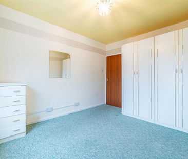 2 bedroom semi-detached bungalow to rent - Photo 4