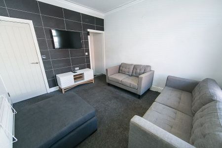 Welton Mount, Hyde Park, Leeds - Photo 5