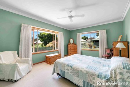 Beautiful Home in Central Location - Photo 5