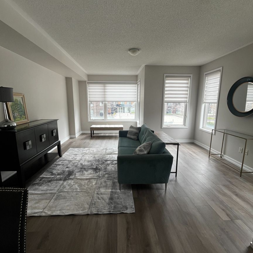 For Lease - 169 Sabina Drive, Oakville, Ontario - Photo 1