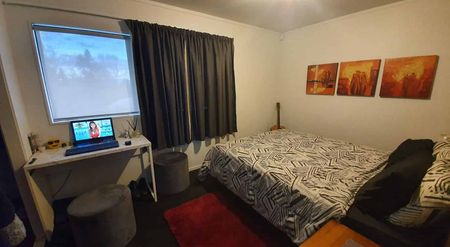 3 bedroom modern townhouse - Photo 4