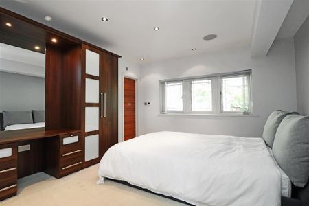 5 bedroom detached house to rent - Photo 5