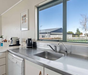 Welcome to this spacious and versatile 4-bedroom rental home. - Photo 1