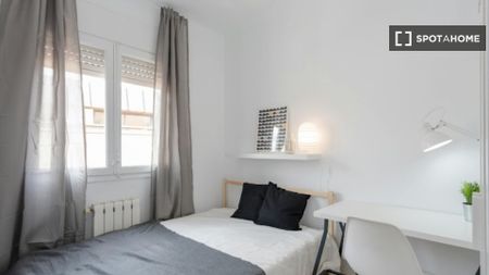 barcelona, Catalonia 08002 - Photo 3