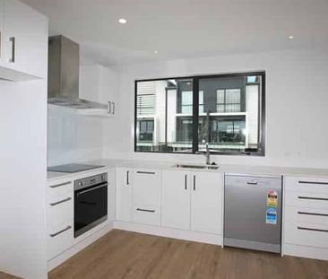 Beautiful & Modern Home - Photo 5