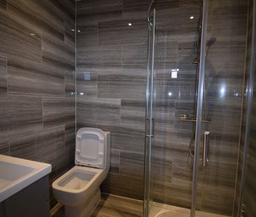 Self contained studio flat close to east ham station- - Photo 5