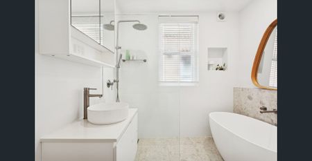 Stylish Boutique Apartment in an Exclusive Parkside Enclave - Photo 5