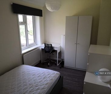 4 bedroom semi-detached house to rent - Photo 2