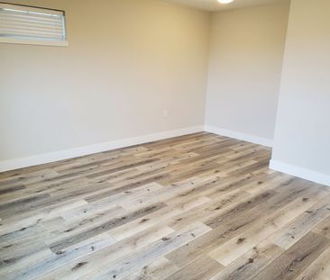 Bright, Open Concept Upper! - Photo 5