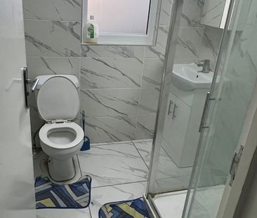 Room in a Shared House, Lodge Road, CR0 - Photo 1