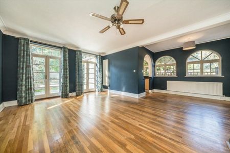 Ashcombe Avenue, Surbiton, KT6 - Photo 2