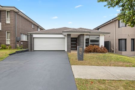 Modern family living in a premium leppington location! - Photo 4