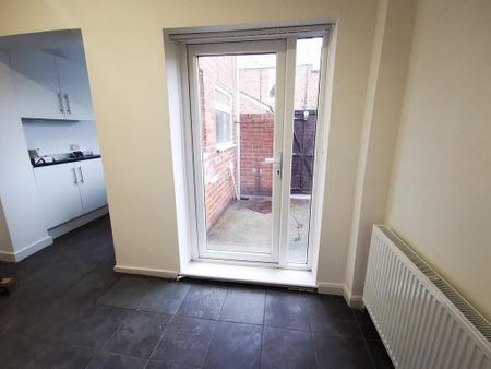 2 bedroom terraced house to rent - Photo 2