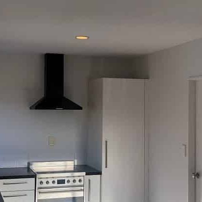 Lansdowne 3bdrm + Garage.Safe, Secure & Avail Now! - Photo 1