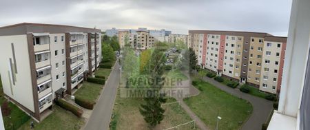 Eine Top Aussicht gibt es gratis dazu! 3 Raum Wohnung mit Balkon und Einbauküche. - Photo 5