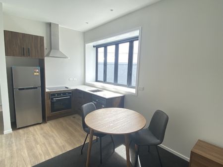 Modern 1-bedroom apartment on Queens Gardens. - Photo 5