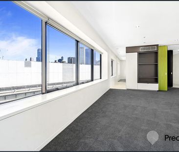 Spacious One Bedroom with Study In Heart of CBD - Unfurnished - Photo 6