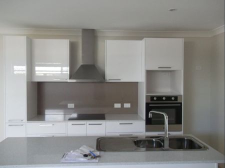 2 / 3 McCallum St - Photo 2