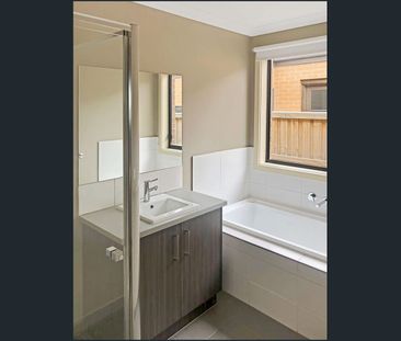 Bright, Spacious & Convenient 4-Bedroom Family Living - Photo 5