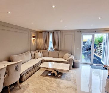 PETERBOROUGH - Photo 2