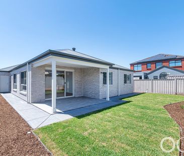 Open the Door To Brand New Luxury Between City and Sea - Photo 4