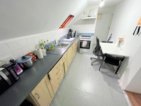 1 bedroom in a house share to rent - Photo 4