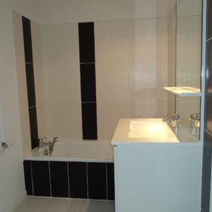 Location Appartement 3 pièces 56m² - Photo 2