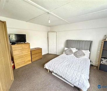 Westminster Close, London, IG6 - Photo 5