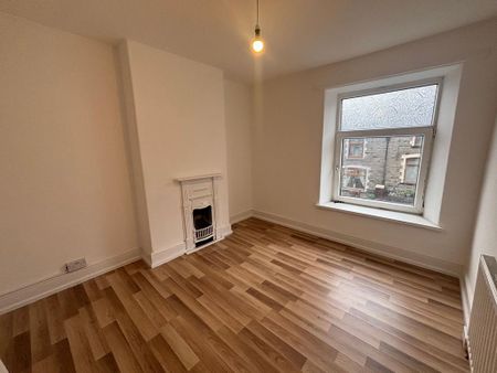 4 bedroom terraced house to rent - Photo 3