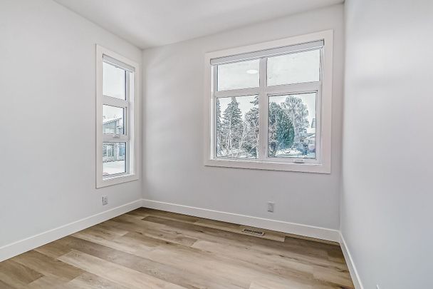 2141 26 Avenue Southwest, Calgary - Photo 1