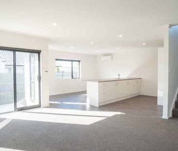 Easy Living on Tremaine! - Photo 1