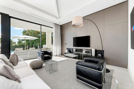 Luxury Villa for rent in Marbella Del Este, Andalusia - Photo 4