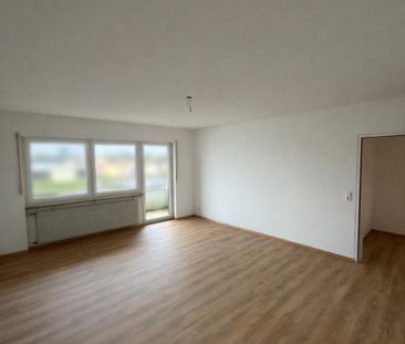Moderne 2,5-Zimmerwohnung (80qm), Balkon, EBK, TG-Stellplatz - Photo 1