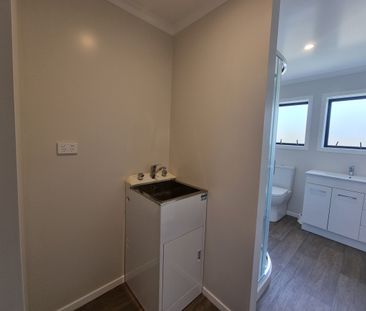 Freshly Renovated 2-Bedroom Unit - Prime Central Hamilton Location - Photo 4