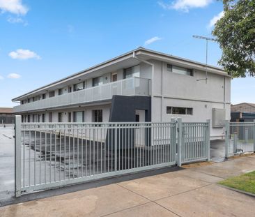 Renovated Upstairs Unit - Photo 4