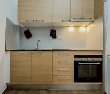 Room for rent in Carabassa street - Photo 3