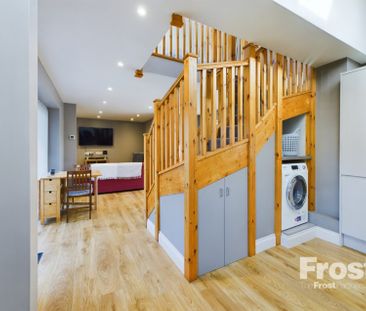 Priory Cottage, 3 Stomp Road, Bucks,SL1 - Photo 5