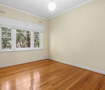 Stylish Art Deco St Kilda apartment - Photo 3