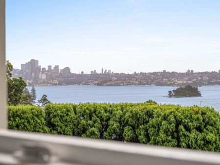 Exquisite Art Deco Apartment, Timeless Elegance, Unreserved Parking & Harbour Views - Photo 4