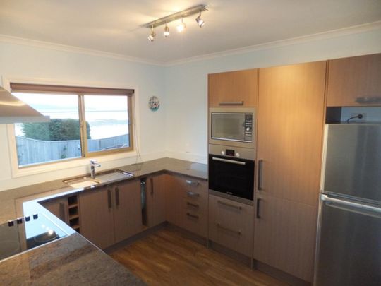 Immaculately Presented - Photo 1