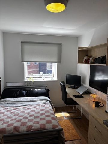 Room in a Shared Flat, Canalside, B19 - Photo 2