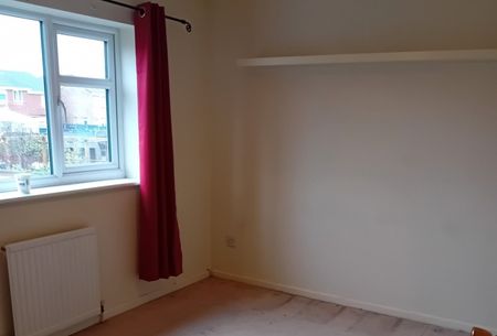 27 Woodhill Avenue, Gainsborough, DN21 1FB - Photo 2