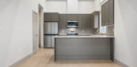 UNIT 1412 - BEAUTIFUL brand new Vantage 2 bedroom + 2 bathroom unit - Photo 2