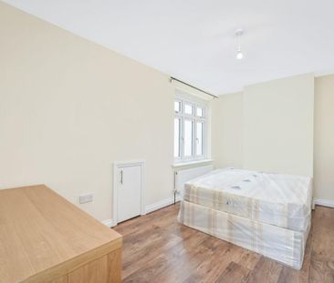 3 bedroom apartment to rent - Photo 4