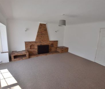 De Ferrers Close, East Leake, Le12 - Photo 1